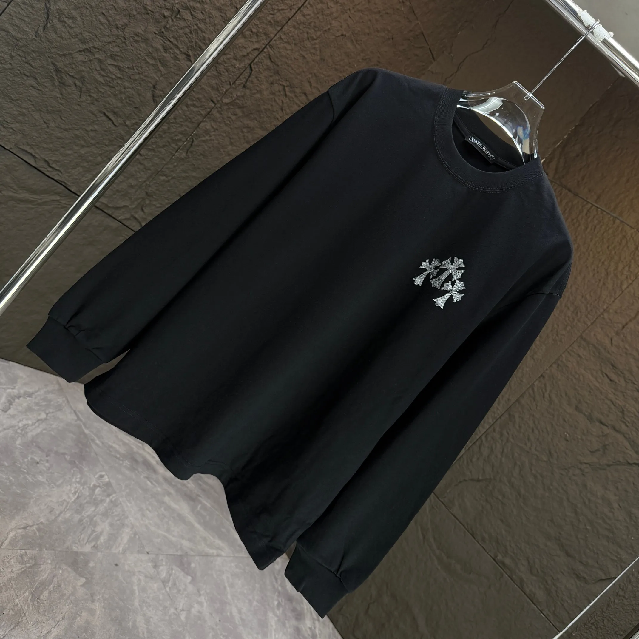 🅿️230 CH* Crow Heart* 2025 autumn and winter new thick long-sleeved T-shirt 320g pure cotton Sanskrit cross logo silver thread Color: Black White Angora Red Size: S M L XL